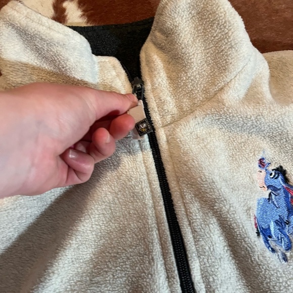 Vintage POOH sweatshirt
no size tag fits small / medium
So cute!!! - Picture 4 of 6